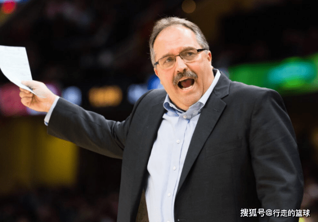 鹈鹕队主教练公开批评球员态度不端