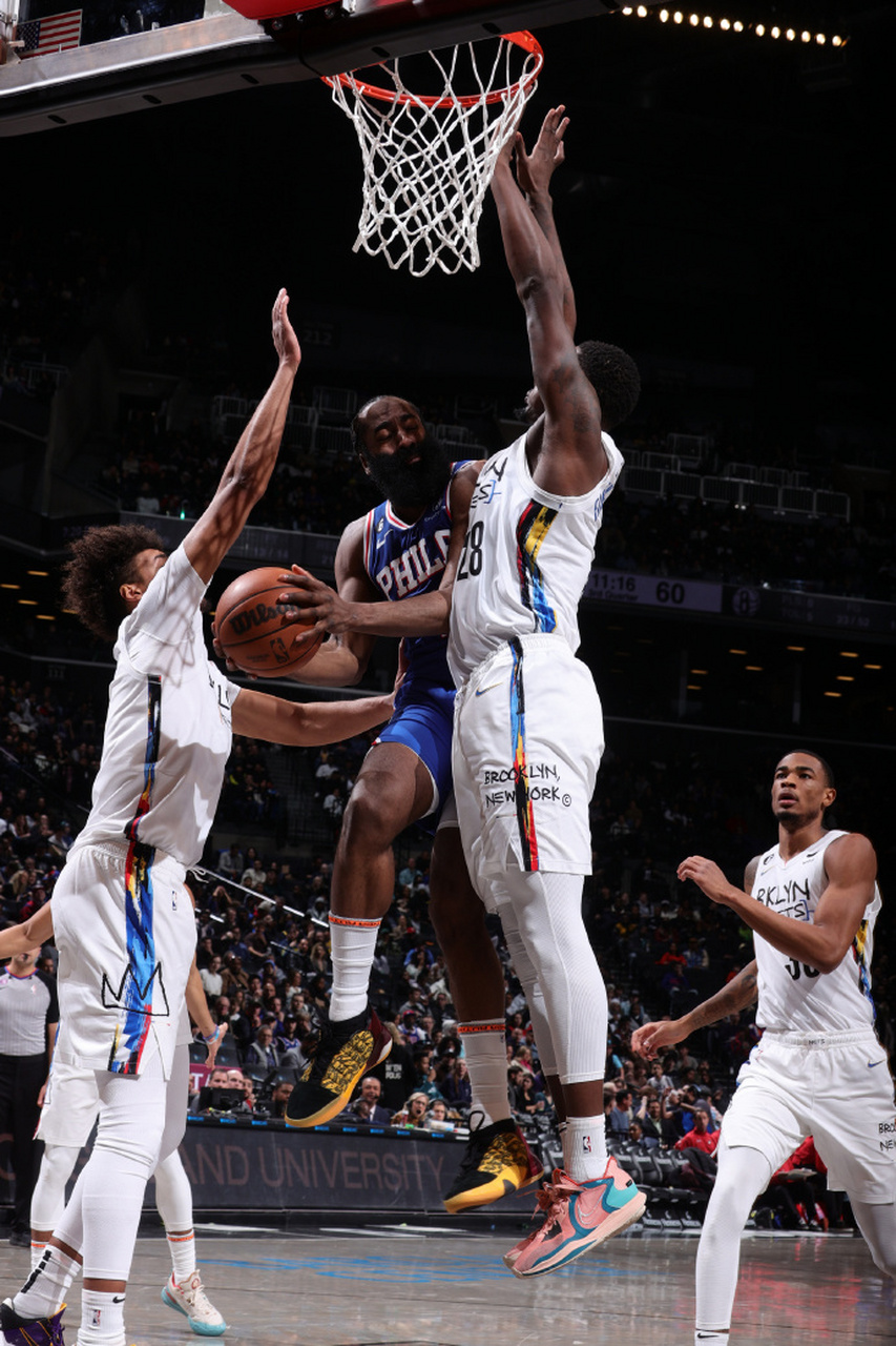 篮网惊险取胜,灵活应对成功 篮网惊险取胜,灵活应对成功